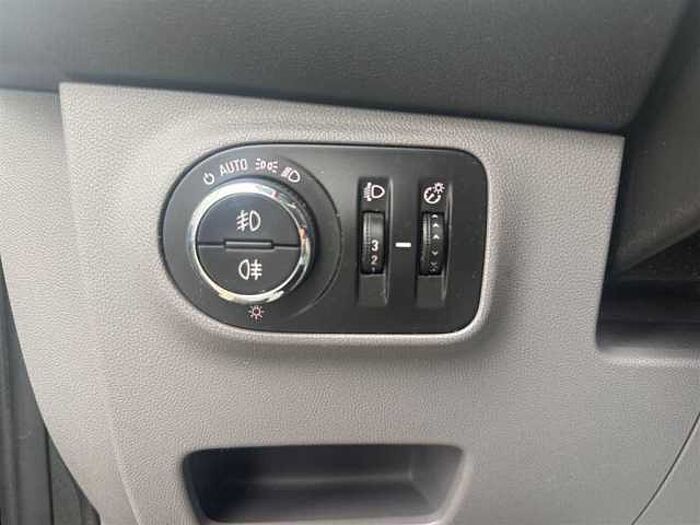 Opel Corsa 1.4 Innovation Bi XENON Klimaaut Sitz u. Lenkradheizung